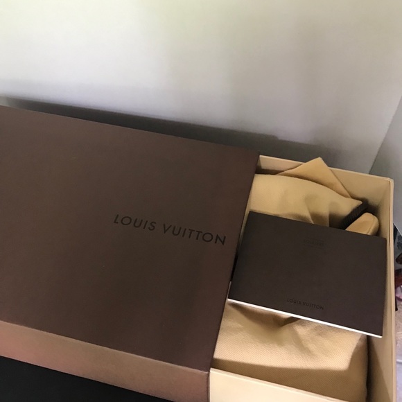 Beautiful LOUIS VUITTON Sandals Sz 7 Black Leather - Picture 11 of 12